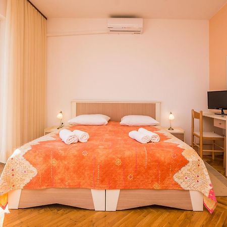Apartments In House Liveric, In Vir At The Beach Екстериор снимка