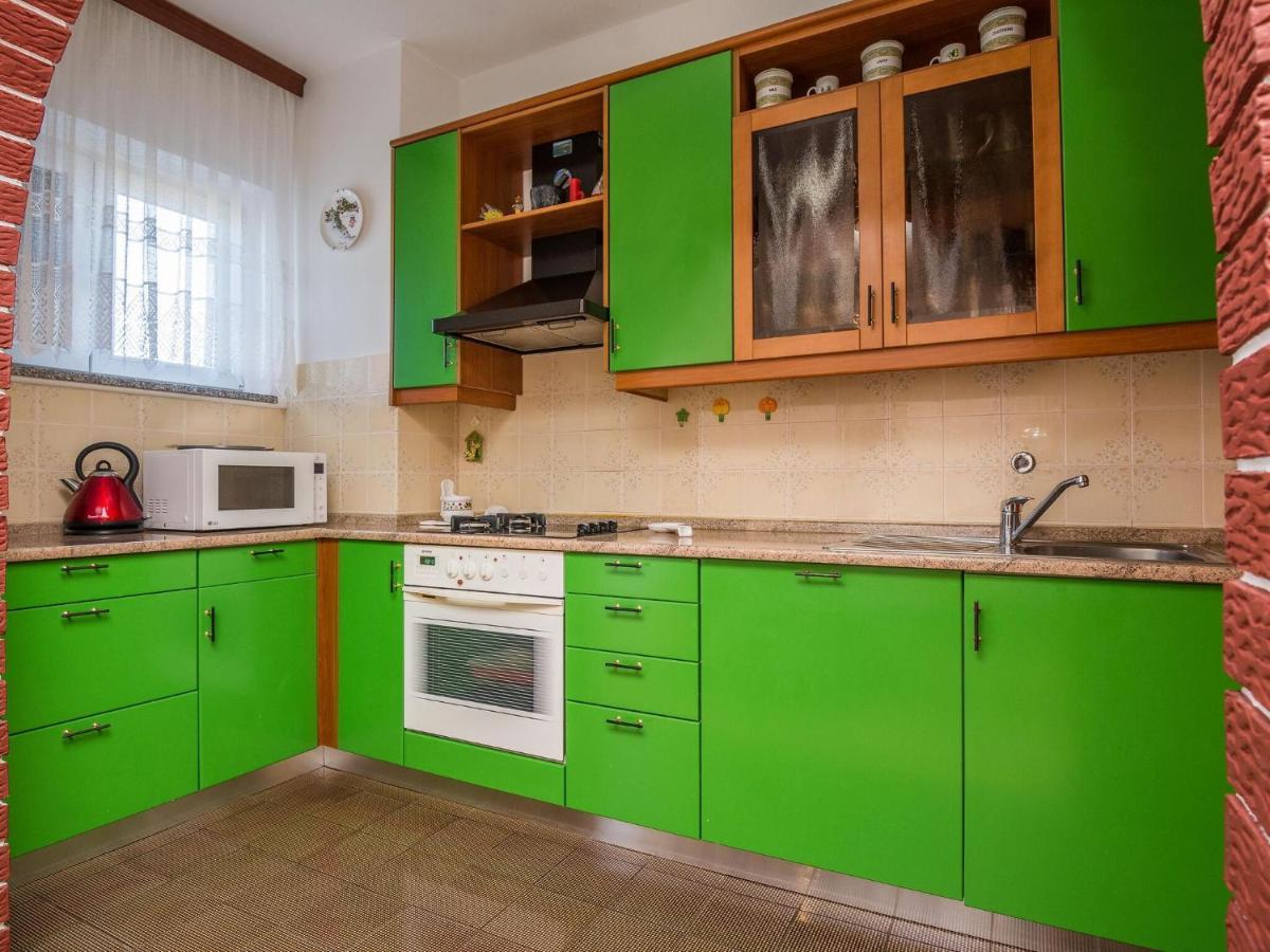 Apartments In House Liveric, In Vir At The Beach Екстериор снимка