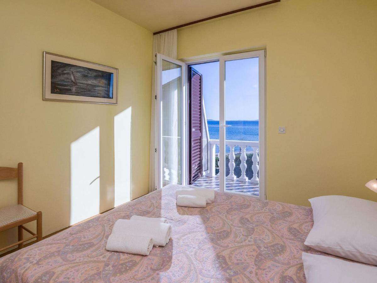 Apartments In House Liveric, In Vir At The Beach Екстериор снимка