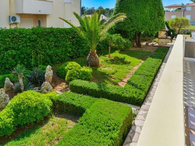 Apartments In House Liveric, In Vir At The Beach Екстериор снимка